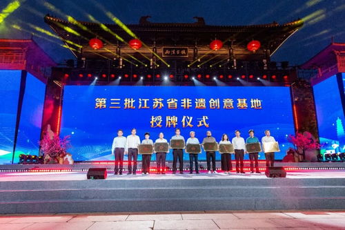 東臺(tái)西溪 邂逅 非遺 千架無(wú)人機(jī)閃耀東臺(tái)西溪夜空鳳凰網(wǎng)江蘇 鳳凰網(wǎng)